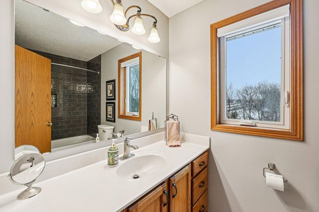 9000 Parkside Drive, Woodbury, MN 55125