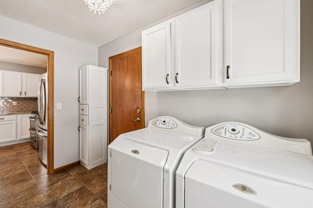 9000 Parkside Drive, Woodbury, MN 55125