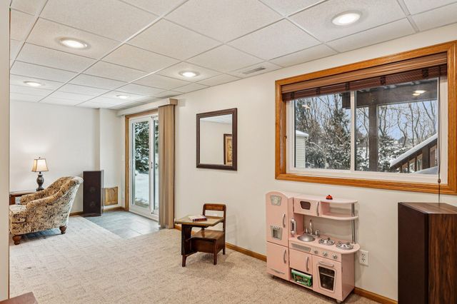 9000 Parkside Drive, Woodbury, MN 55125