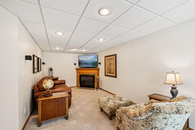 9000 Parkside Drive, Woodbury, MN 55125