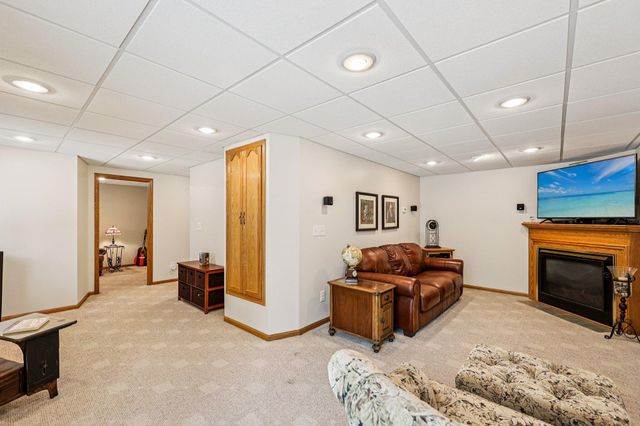 9000 Parkside Drive, Woodbury, MN 55125