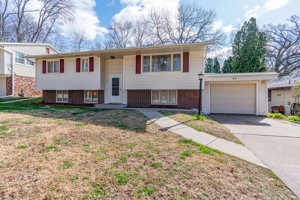 817 16th Street, Bettendorf, IA 52722