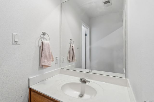15910 LOFTY HTS, San Antonio, TX 78232