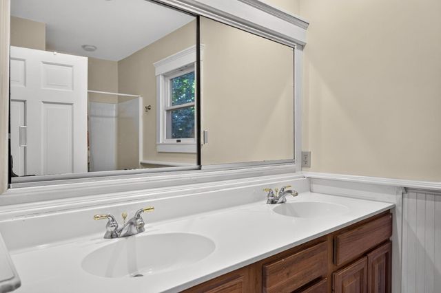 658 Main Street, Harwich, MA 02645