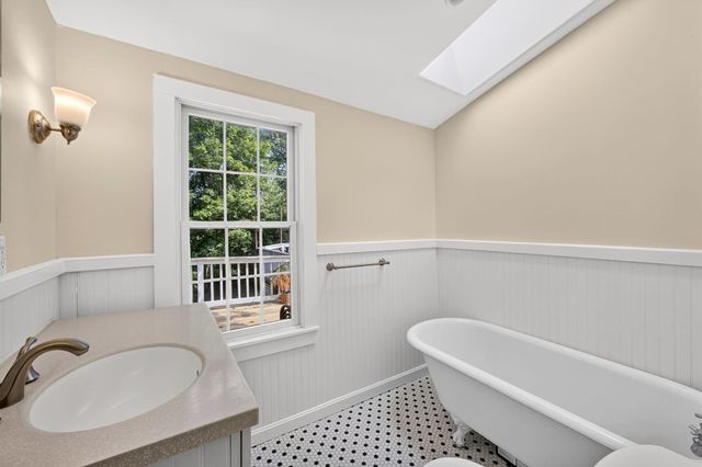 658 Main Street, Harwich, MA 02645
