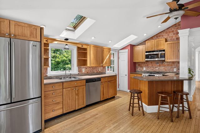 658 Main Street, Harwich, MA 02645