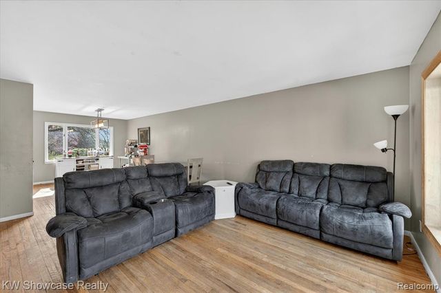 3201 S. Duck Lake Road, Highland, MI 48356