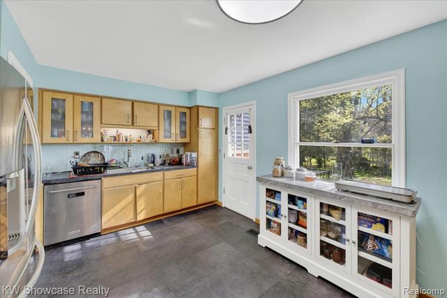 3201 S. Duck Lake Road, Highland, MI 48356