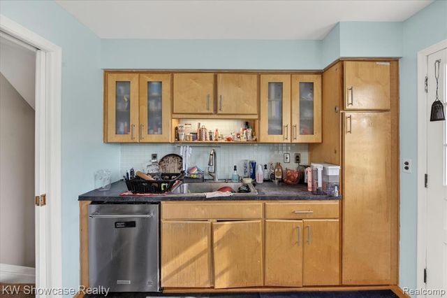 3201 S. Duck Lake Road, Highland, MI 48356