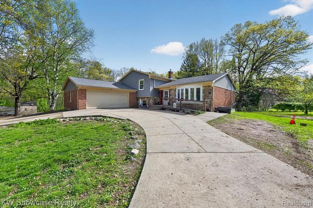 3201 S. Duck Lake Road, Highland, MI 48356