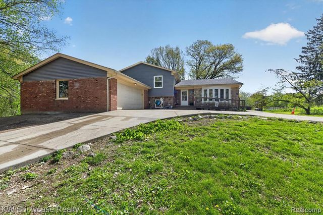 3201 S. Duck Lake Road, Highland, MI 48356