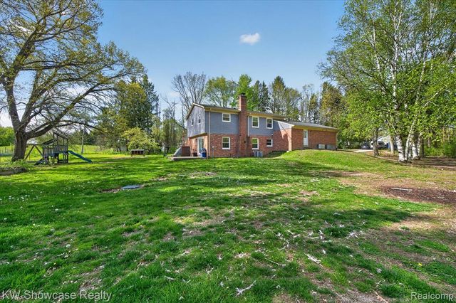 3201 S. Duck Lake Road, Highland, MI 48356