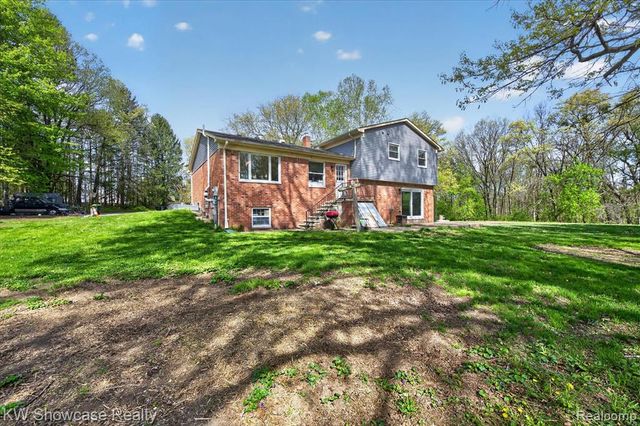 3201 S. Duck Lake Road, Highland, MI 48356