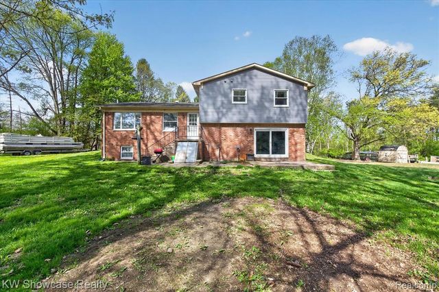 3201 S. Duck Lake Road, Highland, MI 48356