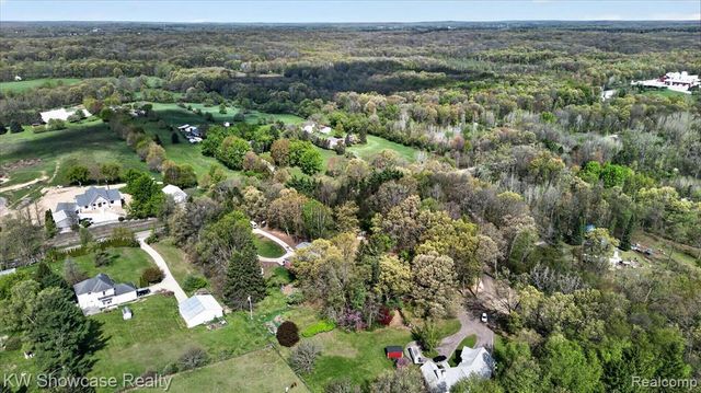 3201 S. Duck Lake Road, Highland, MI 48356