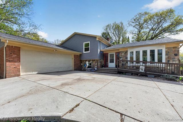 3201 S. Duck Lake Road, Highland, MI 48356
