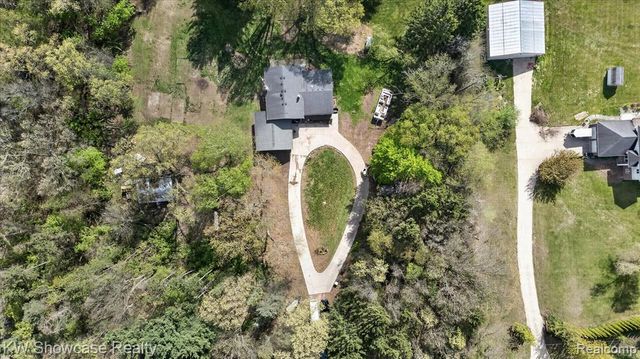 3201 S. Duck Lake Road, Highland, MI 48356