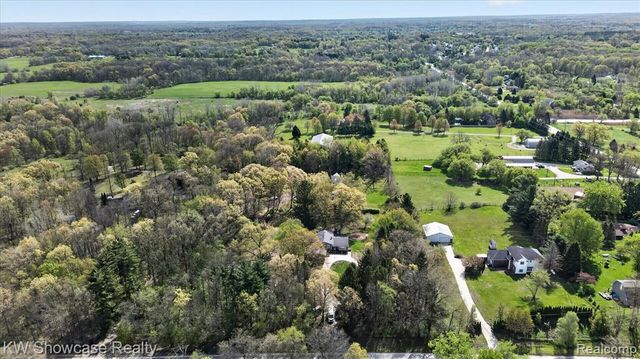 3201 S. Duck Lake Road, Highland, MI 48356