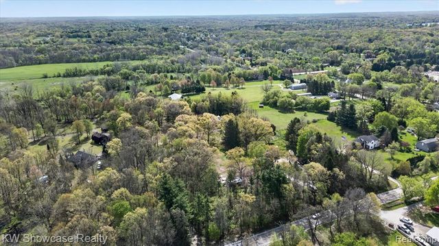 3201 S. Duck Lake Road, Highland, MI 48356