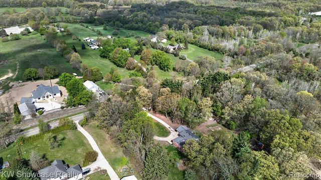3201 S. Duck Lake Road, Highland, MI 48356