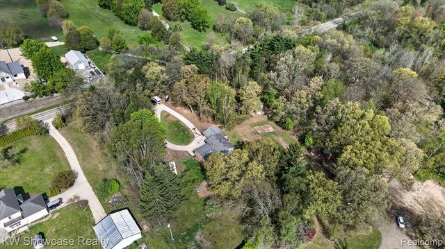 3201 S. Duck Lake Road, Highland, MI 48356