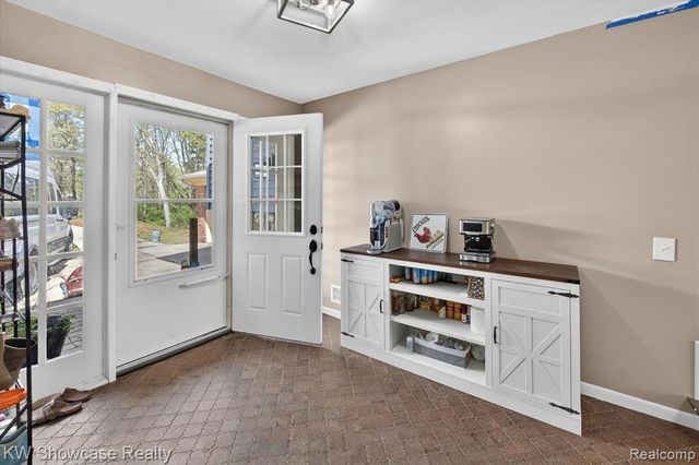 3201 S. Duck Lake Road, Highland, MI 48356