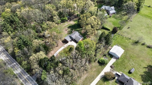 3201 S. Duck Lake Road, Highland, MI 48356