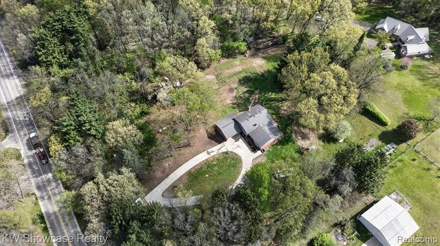 3201 S. Duck Lake Road, Highland, MI 48356