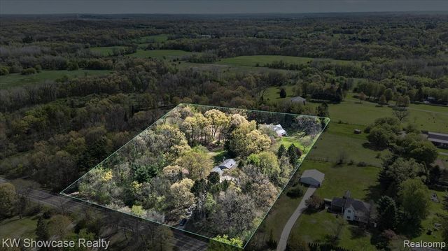 3201 S. Duck Lake Road, Highland, MI 48356