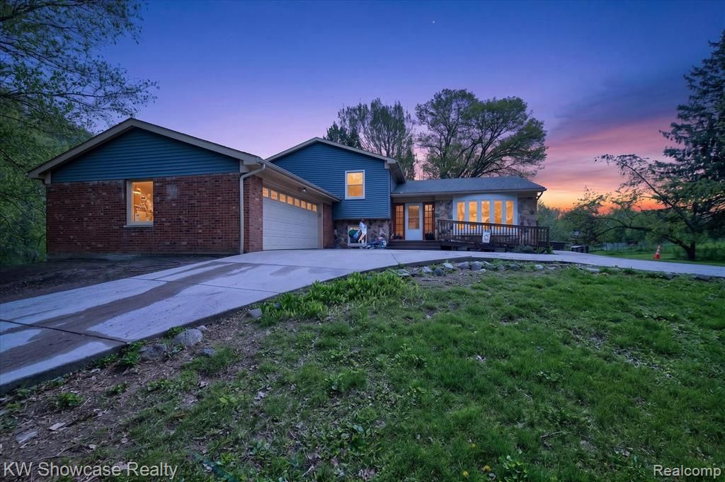 3201 S. Duck Lake Road, Highland, MI 48356
