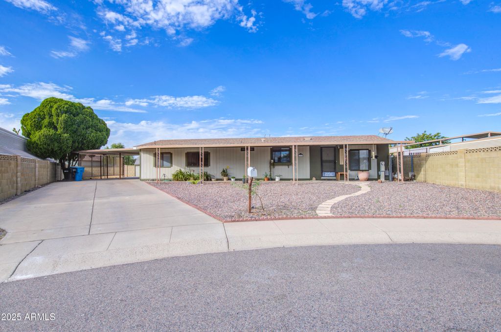 2844 E ORAIBI Drive, Phoenix, AZ 85050