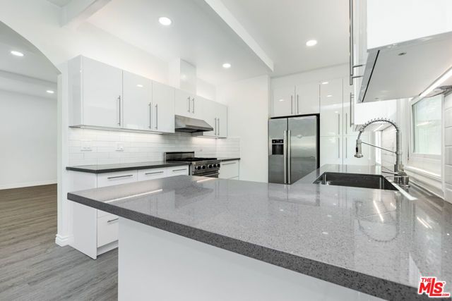 8718 Rosewood Avenue, West Hollywood, CA 90048