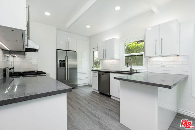 8718 Rosewood Avenue, West Hollywood, CA 90048