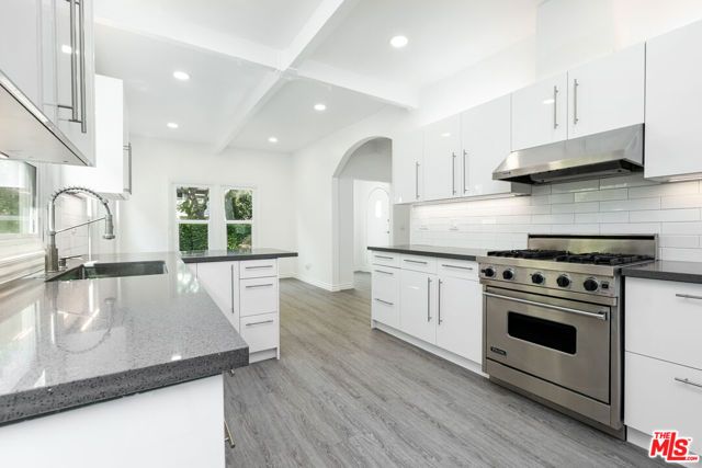 8718 Rosewood Avenue, West Hollywood, CA 90048