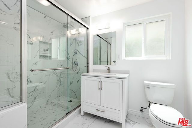 8718 Rosewood Avenue, West Hollywood, CA 90048