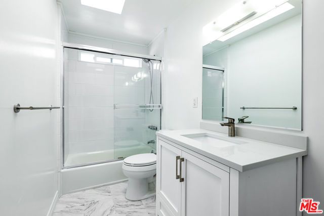 8718 Rosewood Avenue, West Hollywood, CA 90048
