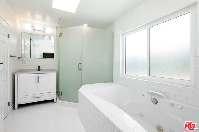 8718 Rosewood Avenue, West Hollywood, CA 90048