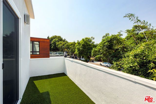 8718 Rosewood Avenue, West Hollywood, CA 90048