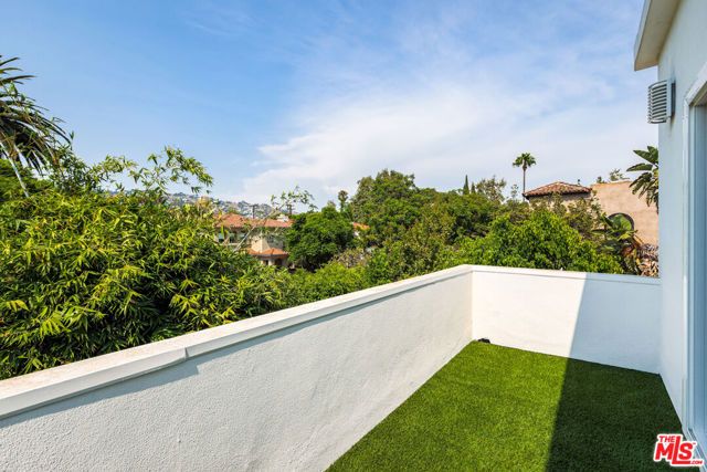 8718 Rosewood Avenue, West Hollywood, CA 90048