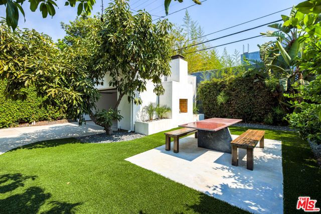 8718 Rosewood Avenue, West Hollywood, CA 90048