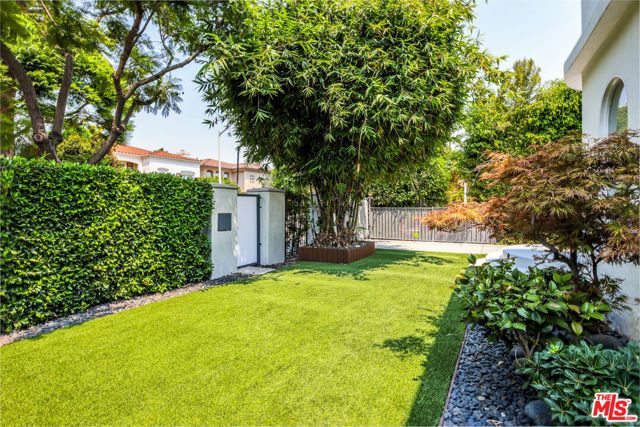 8718 Rosewood Avenue, West Hollywood, CA 90048
