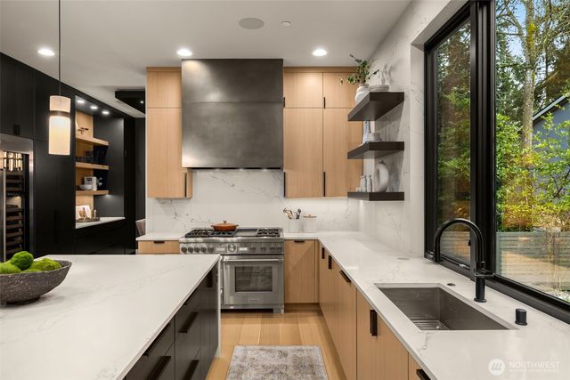 1215 96th Avenue SE, Bellevue, WA 98004