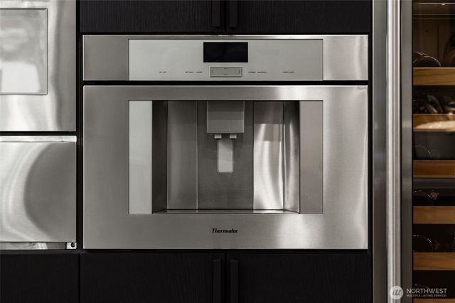 1215 96th Avenue SE, Bellevue, WA 98004