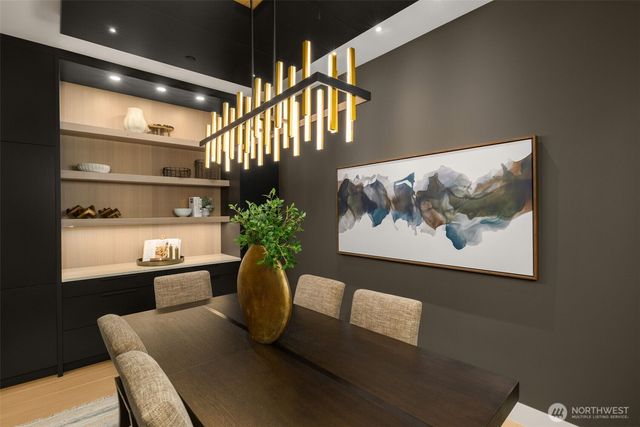 1215 96th Avenue SE, Bellevue, WA 98004