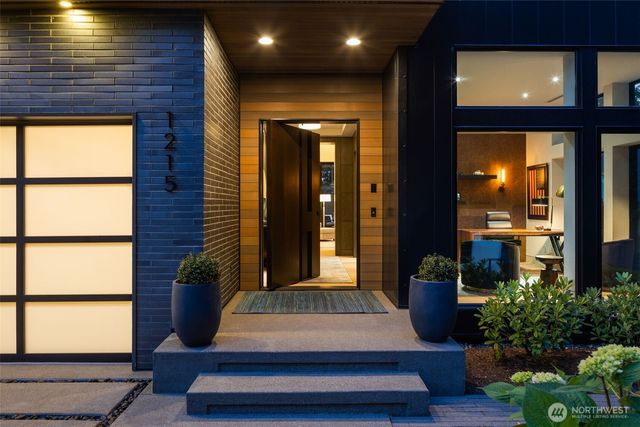 1215 96th Avenue SE, Bellevue, WA 98004