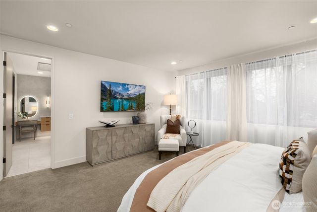 1215 96th Avenue SE, Bellevue, WA 98004