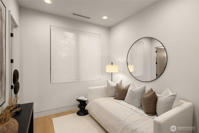 1215 96th Avenue SE, Bellevue, WA 98004