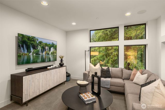 1215 96th Avenue SE, Bellevue, WA 98004