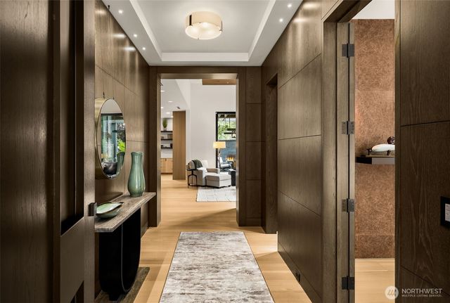 1215 96th Avenue SE, Bellevue, WA 98004