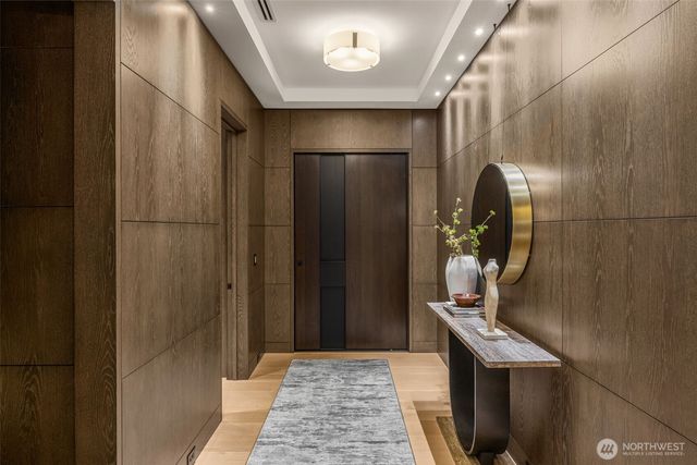 1215 96th Avenue SE, Bellevue, WA 98004